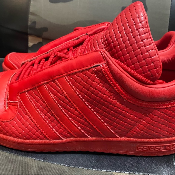 Mens Addidas size 13/ nearly new - Picture 1 of 5